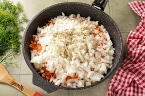 Печеночный торт с морковью