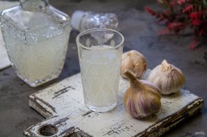 Настойка чеснока на спирту Настойка чеснока на спирту