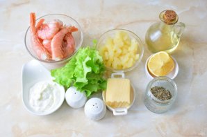 Салат с креветками, ананасом и сыром Салат с креветками, ананасом и сыром