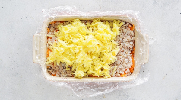 Селедка под шубой с икрой минтая, пошаговый рецепт с фото на 284 ккал Селедка под шубой с икрой минтая, пошаговый рецепт с фото на 284 ккал