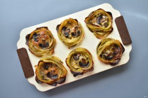 Закуска "Цветы" из картофеля с грибами Закуска "Цветы" из картофеля с грибами