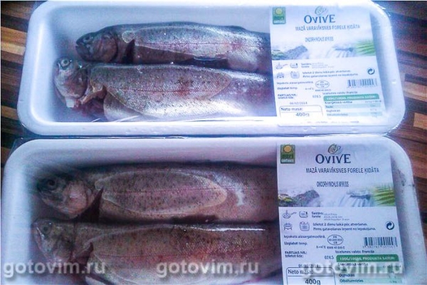 Жареная речная форель с зеленью и чесноком Жареная речная форель с зеленью и чесноком