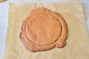 Медовик с клубникой и сметанным кремом Медовик с клубникой и сметанным кремом