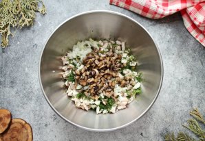 Салат с языком, курицей и грибами Салат с языком, курицей и грибами