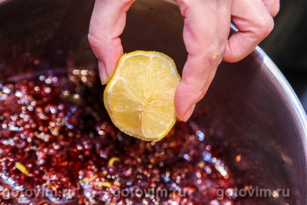 Малиновое варенье-пятиминутка с лимоном Малиновое варенье-пятиминутка с лимоном