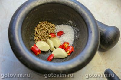 Кубинский соус мохо из зелени с чесноком и чили