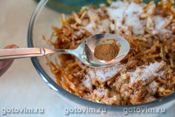 Бисквитный рулет с тертыми яблоками Бисквитный рулет с тертыми яблоками