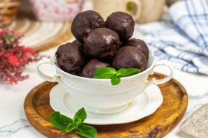 Конфеты из сухофруктов в шоколаде Конфеты из сухофруктов в шоколаде