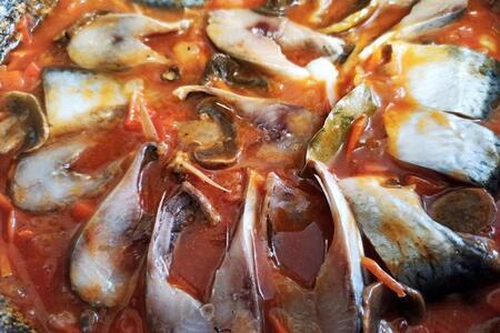 Тушеная сельдь с овощами и шампиньонами Тушеная сельдь с овощами и шампиньонами