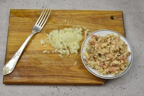 Пасхальный салат с консервированным лососем Пасхальный салат с консервированным лососем