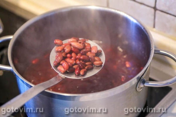 Мясной суп с говядиной, чечевицей и фасолью Мясной суп с говядиной, чечевицей и фасолью