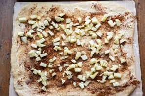 Булочки с яблоком и корицей из дрожжевого теста Булочки с яблоком и корицей из дрожжевого теста