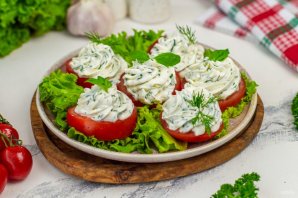 Помидоры с творожным сыром и чесноком Помидоры с творожным сыром и чесноком