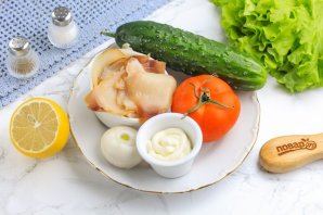 Салат из масляной рыбы холодного копчения Салат из масляной рыбы холодного копчения