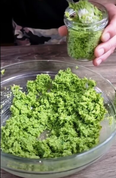 Чеснок станет дефицитом, если вы попробуете эту намазку. Пикантная приправа из чесночных стрелок Чеснок станет дефицитом, если вы попробуете эту намазку. Пикантная приправа из чесночных стрелок