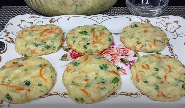 Готовлю много и ставлю в морозильник. Вместо пирожков для перекуса: нежные котлеты за копейки Готовлю много и ставлю в морозильник. Вместо пирожков для перекуса: нежные котлеты за копейки