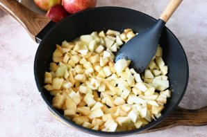 Пирожки с яблоками в духовке