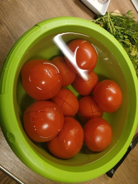 Малосольные помидоры в собственном соку “быстрые” Малосольные помидоры в собственном соку “быстрые”