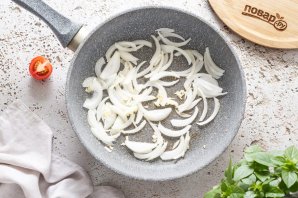 Тушеные баклажаны с помидорами Тушеные баклажаны с помидорами