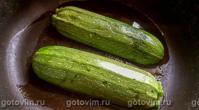 Цуккини (кабачки) с мясными фрикадельками и сыром Цуккини (кабачки) с мясными фрикадельками и сыром