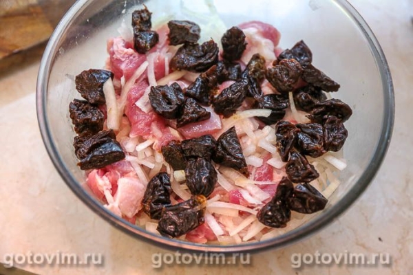 Свинина с черносливом, тыквой и картошкой, запеченная в рукаве Свинина с черносливом, тыквой и картошкой, запеченная в рукаве