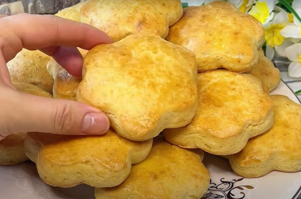 Простой рецепт печенья на кефире. Готовьте, хоть каждый день Простой рецепт печенья на кефире. Готовьте, хоть каждый день