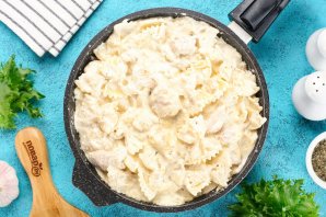 Фарфалле с курицей в сливочном соусе Фарфалле с курицей в сливочном соусе
