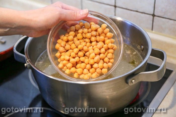 Мясной суп с кабачками и нутом