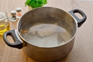 Рассольник с копченой колбасой и перловкой Рассольник с копченой колбасой и перловкой