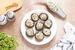 Шампиньоны с начинкой