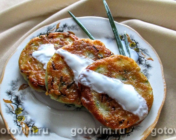 Оладьи на кефире с капустой и зелёным луком