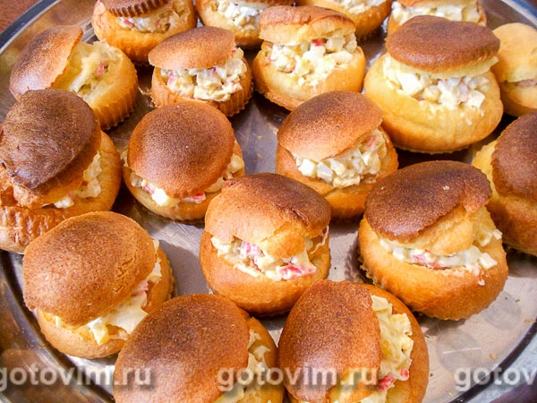 Поповеры с салатом из крабовых палочек Поповеры с салатом из крабовых палочек