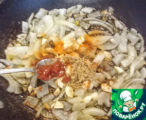 Баклажан с масляными бобами и яйцами