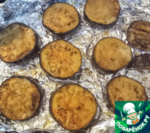 Баклажан с масляными бобами и яйцами