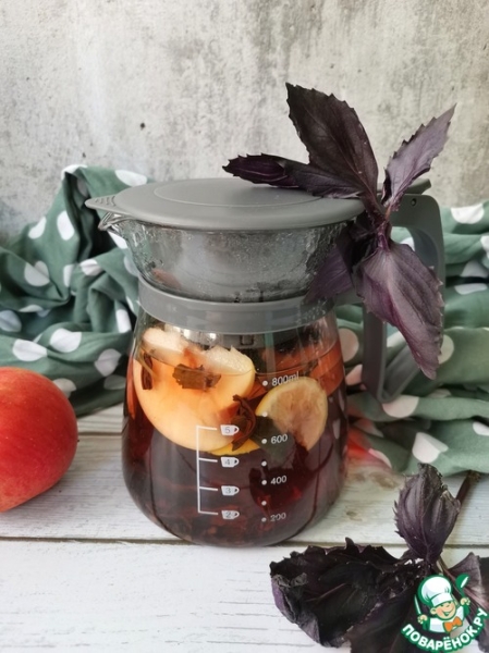 Базиликовый чай с яблоком