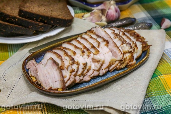 Грудинка закусочная, запеченная в луковой шелухе 