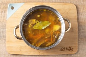 Грибной суп из сушеных грибов с перловкой