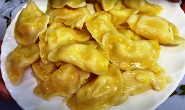 Вареники с картошкой по-казахски. Сытное вкусное блюдо для обеда или ужина Вареники с картошкой по-казахски. Сытное вкусное блюдо для обеда или ужина