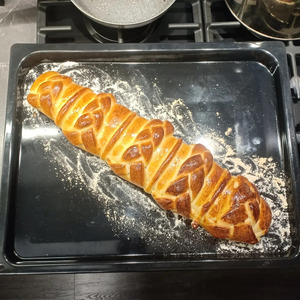 Рулет на дрожжевом тесте с творогом