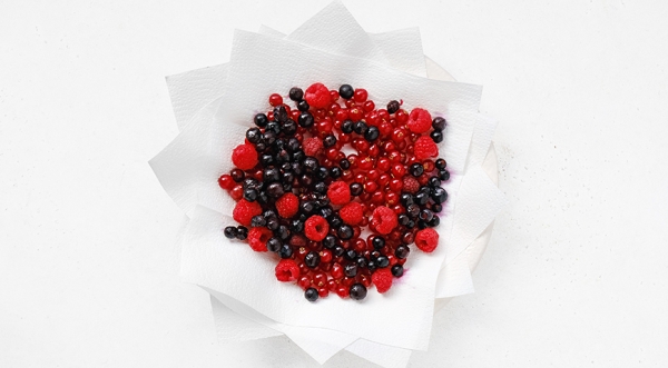 Песочный пирог с ягодами и сметанной заливкой, пошаговый рецепт с фото на 354 ккал