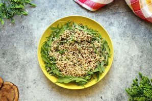 Салат из киноа с кальмарами Салат из киноа с кальмарами