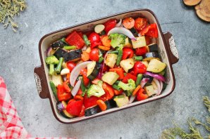 Овощное рагу с брокколи и баклажанами Овощное рагу с брокколи и баклажанами