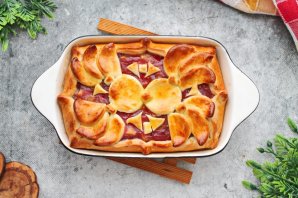 Пирог с клубникой и ревенем