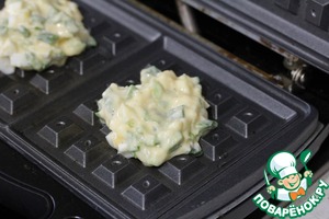 Вафли с яйцом и зеленым луком