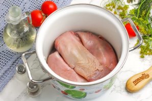 Язык свиной отварной