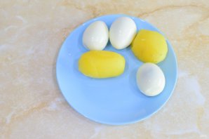 Тарталетки с салатом "Оливье" Тарталетки с салатом "Оливье"