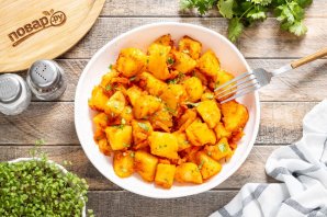 Картошка тушеная в мультиварке Картошка тушеная в мультиварке