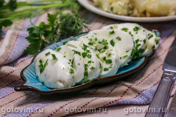 Сыр моцарелла в масле с зеленью Сыр моцарелла в масле с зеленью