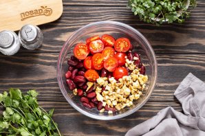 Постный салат с красной фасолью