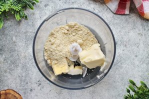 Десерт из клубники и ревеня